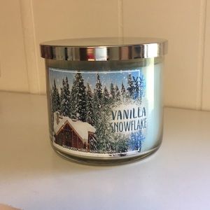 Bath & Body Works Vanilla Snowflake Candle